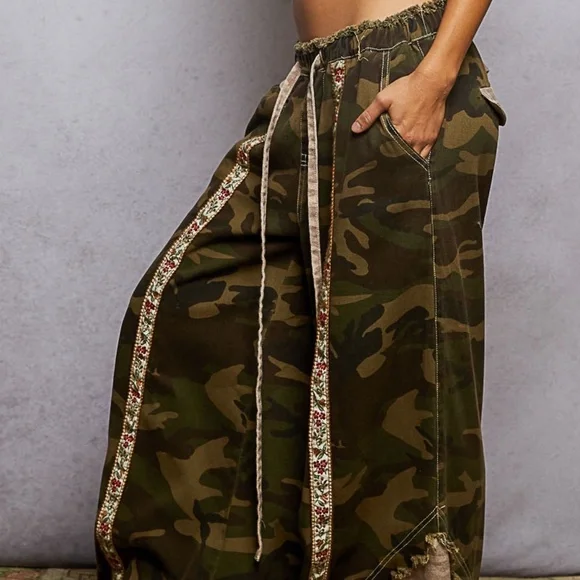 New Pol Clothing Patchwork Floral Camo Jeans Pants Cargo Relaxed Wide Leg - Picture 11 of 13